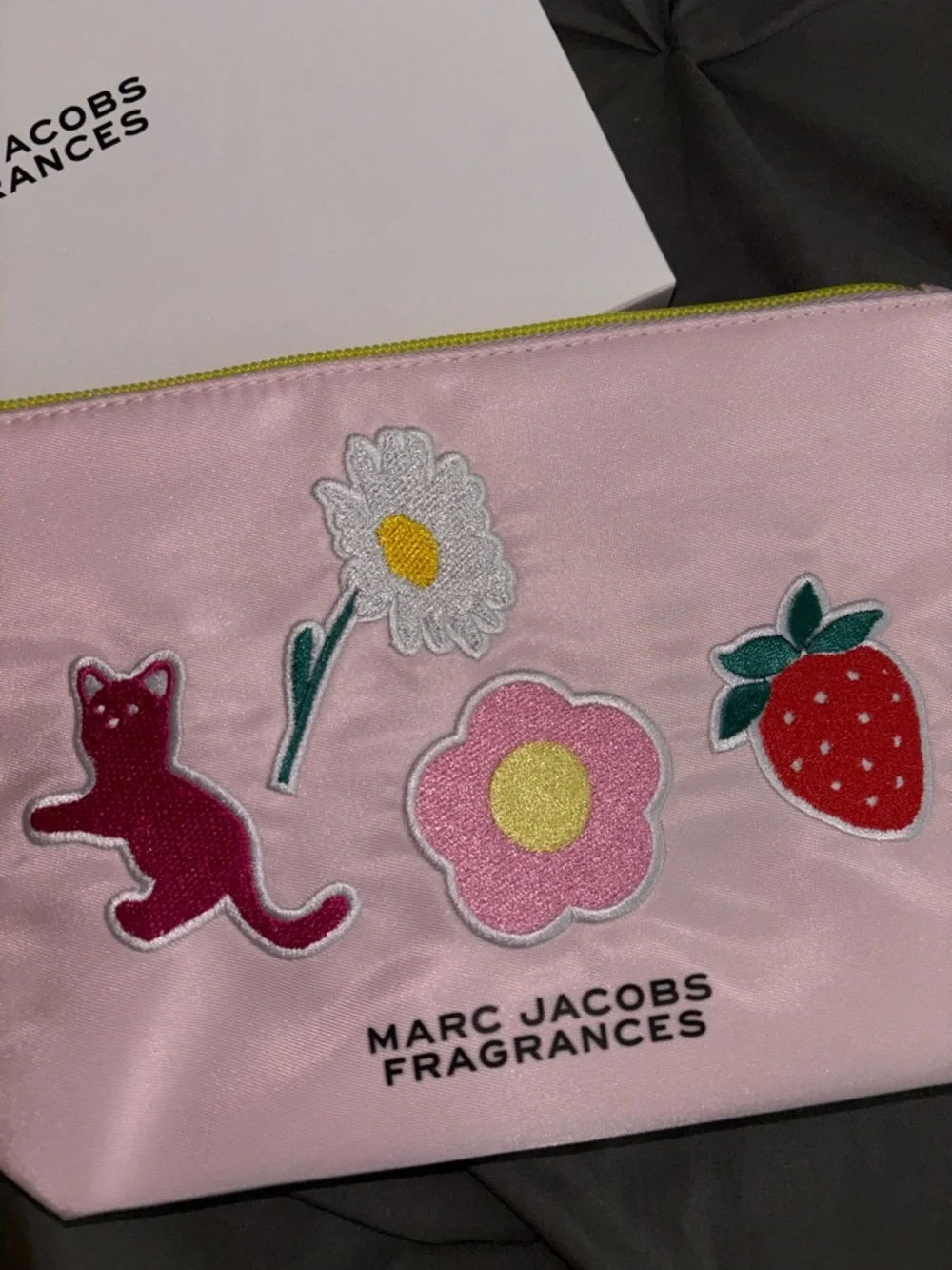 Marc Jacob’s makeup bag - Picture 5 of 6